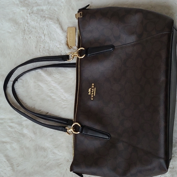 Coach Handbags - EUC Coach tote